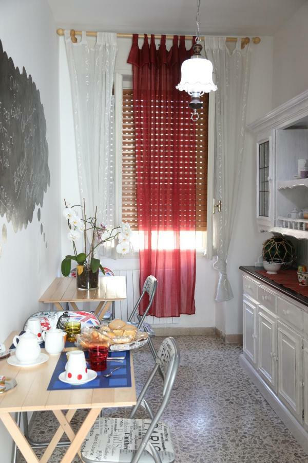 Viale Italia 41: I Migliori Anni Ξενοδοχείο Σάσαρι Εξωτερικό φωτογραφία